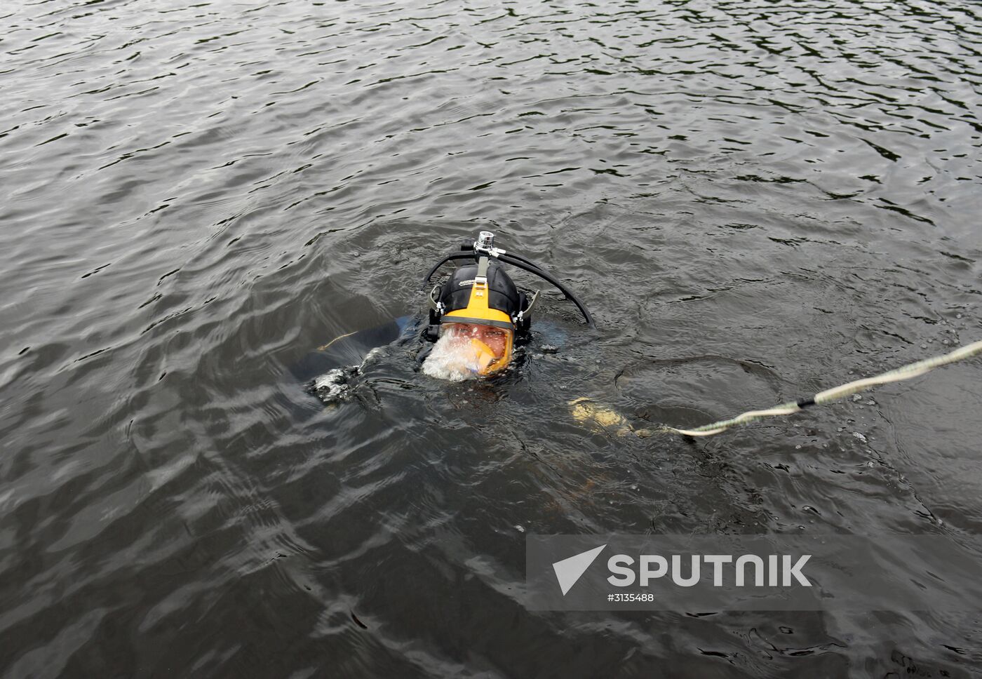 Searching for missing teenagers on Lake Ladoga