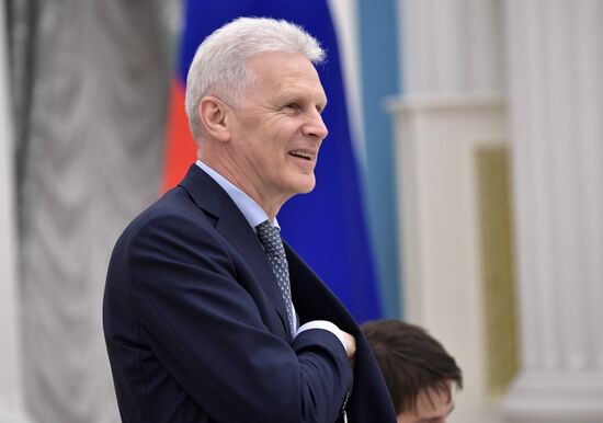 Russian President Vladimir Putin meets with graduating class teachers