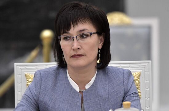 Russian President Vladimir Putin meets with graduating class teachers