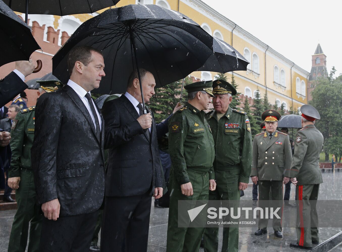 Russian President Vladimir Putin and Prime Minister Dmitry Medvedev lay flowers at Tomb of the Unknown Soldier