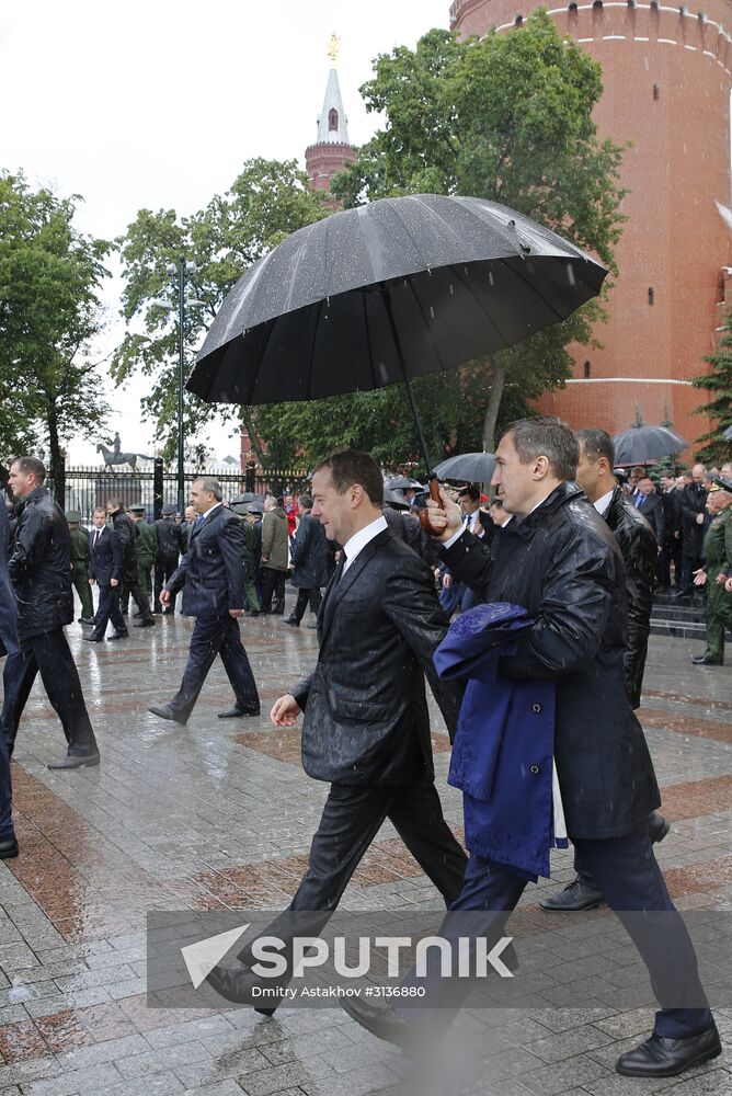 Russian President Vladimir Putin and Prime Minister Dmitry Medvedev lay wreaths at Tomb of the Unknown Soldier