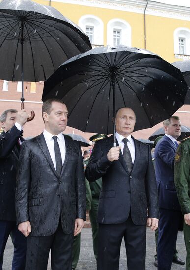 Russian President Vladimir Putin and Prime Minister Dmitry Medvedev lay wreaths at Tomb of the Unknown Soldier