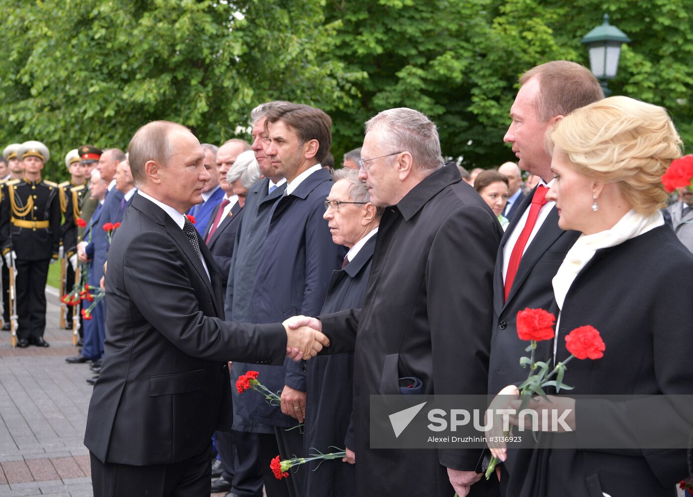Russian President Vladimir Putin and Prime Minister Dmitry Medvedev lay wreaths at Tomb of the Unknown Soldier