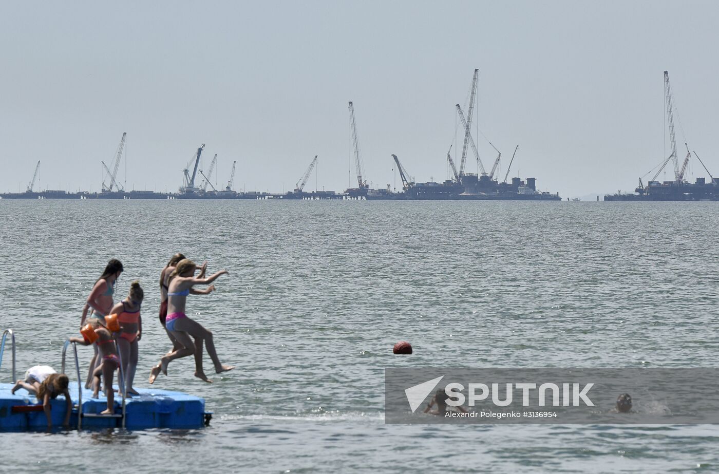 Railway arch of Kerch Strait Bridge assembled