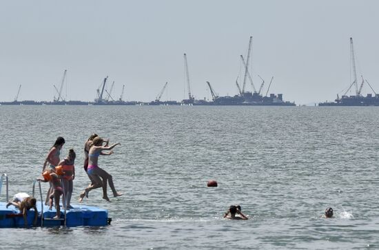 Railway arch of Kerch Strait Bridge assembled