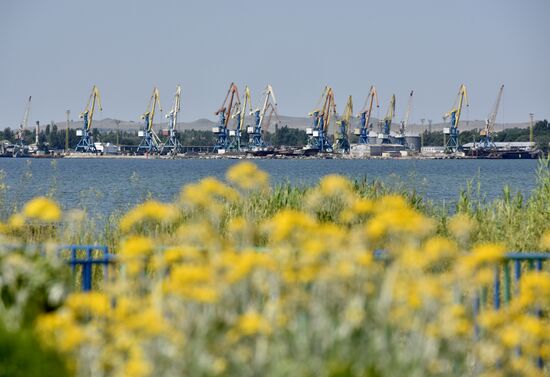 Railway part of the Kerch Strait Bridge assembled