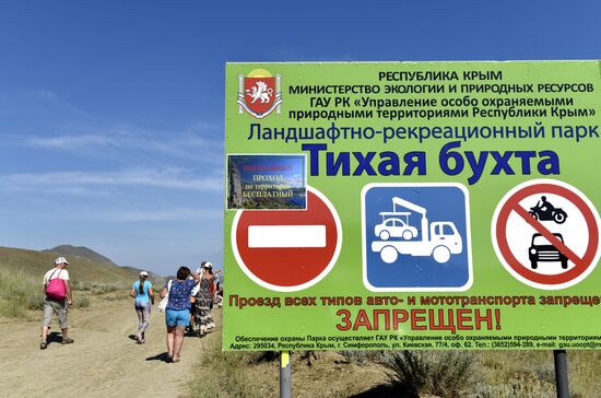 Informal construction along borders of Tikhaya Bukhta landscape recreational park