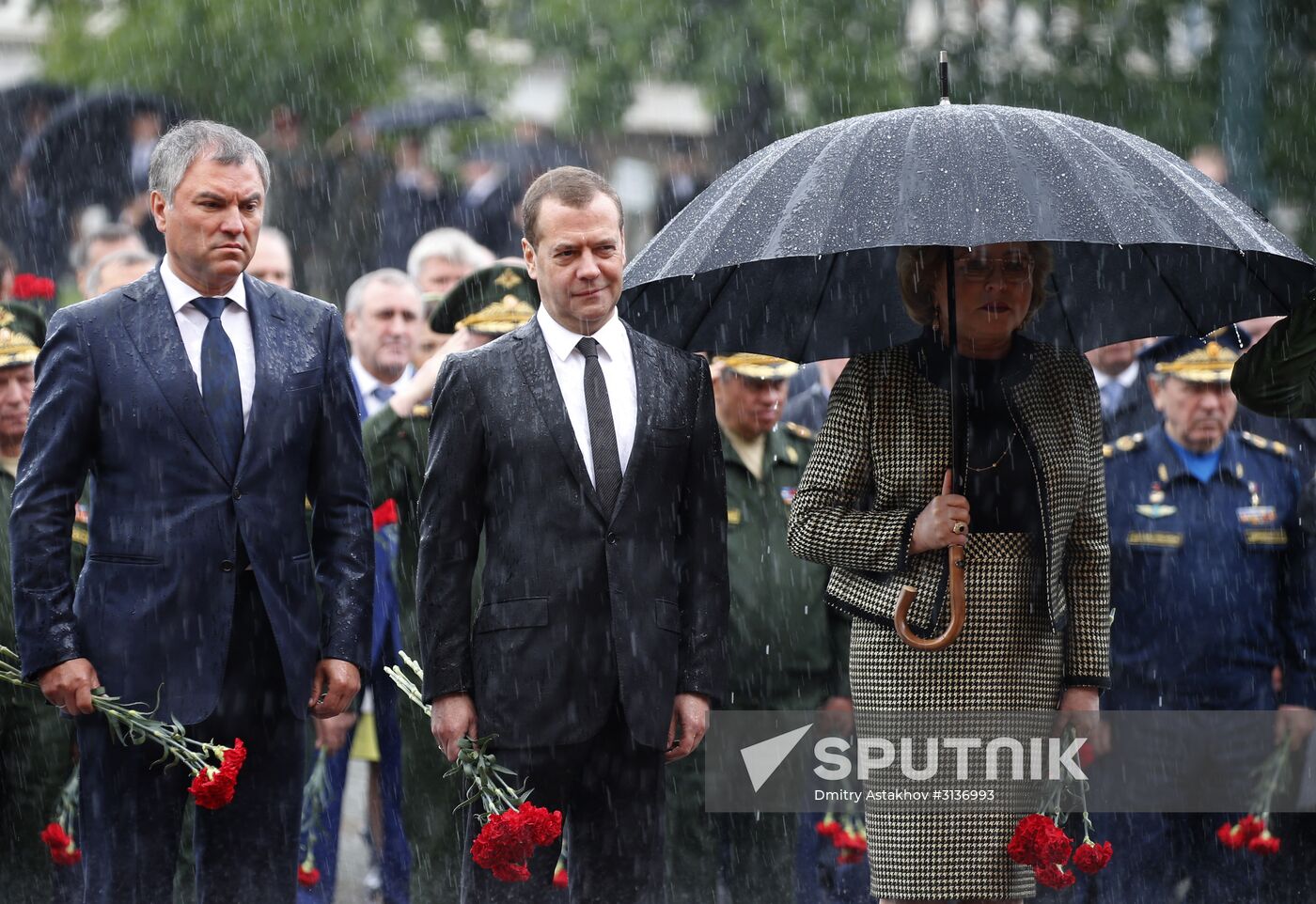 President Putin and Prime Minister Medvedev lay wreaths and flowers at Tomb of the Unknown Soldier in Alexander Garden