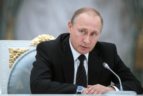 President Vladimir Putin meets with Russian Academy of Sciences members