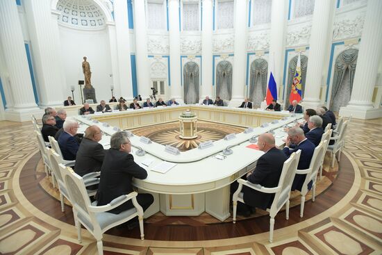 President Vladimir Putin meets with Russian Academy of Sciences members