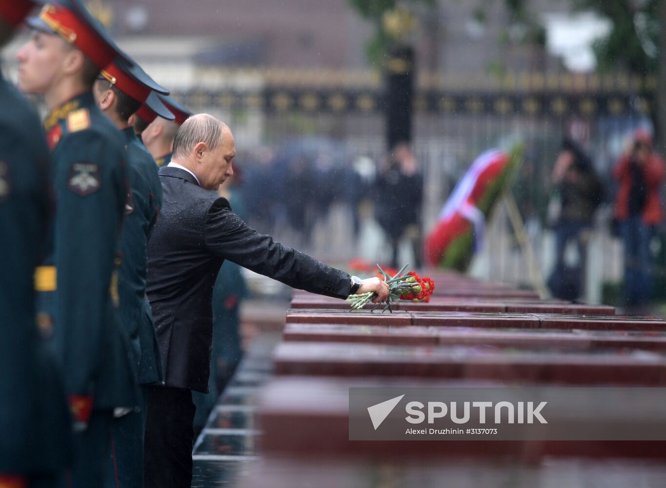 President Putin and Prime Minister Medvedev lay wreaths and flowers at Tomb of the Unknown Soldier in Alexander Garden
