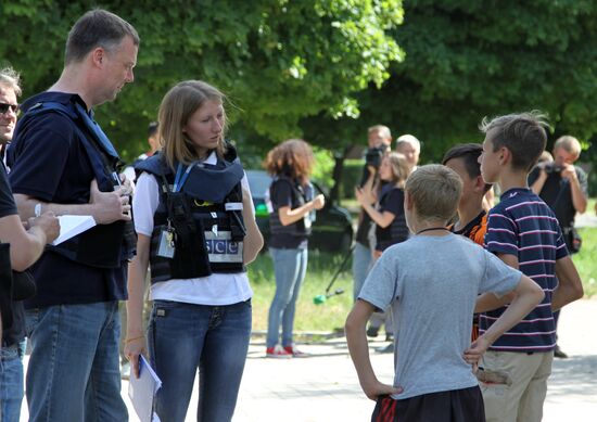 Principal Deputy Chief Monitor of the OSCE Special Monitoring Mission to Ukraine Alexander Hug visits Yasynuvata, Donetsk Region