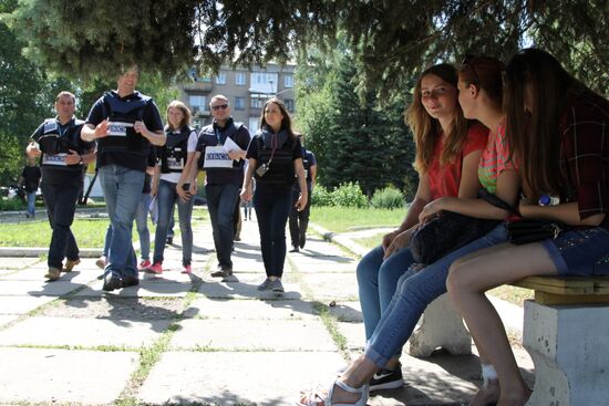 Principal Deputy Chief Monitor of the OSCE Special Monitoring Mission to Ukraine Alexander Hug visits Yasynuvata, Donetsk Region