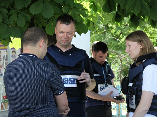 Principal Deputy Chief Monitor of the OSCE Special Monitoring Mission to Ukraine Alexander Hug visits Yasynuvata, Donetsk Region
