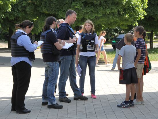 Principal Deputy Chief Monitor of the OSCE Special Monitoring Mission to Ukraine Alexander Hug visits Yasynuvata, Donetsk Region