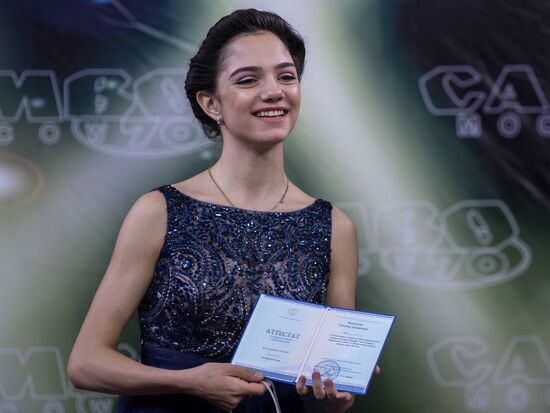 Figure skater Evgenia Medvedeva gets graduation certificate