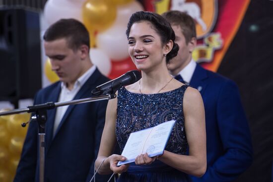 Figure skater Evgenia Medvedeva gets graduation certificate