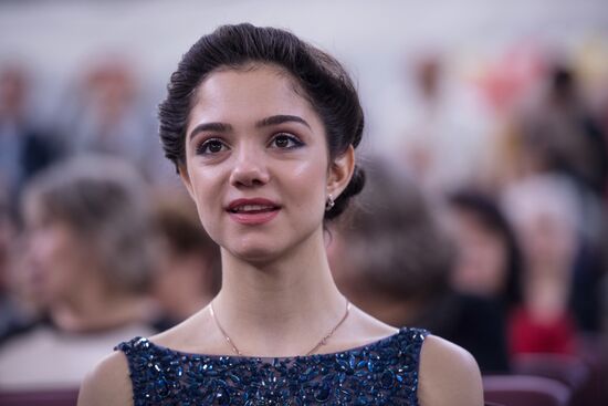 Figure skater Evgenia Medvedeva gets graduation certificate