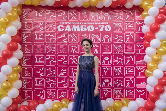 Figure skater Evgenia Medvedeva gets graduation certificate