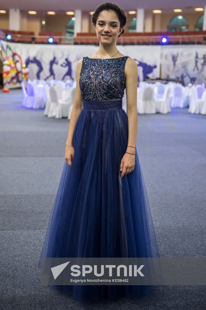 Figure skater Evgenia Medvedeva gets graduation certificate