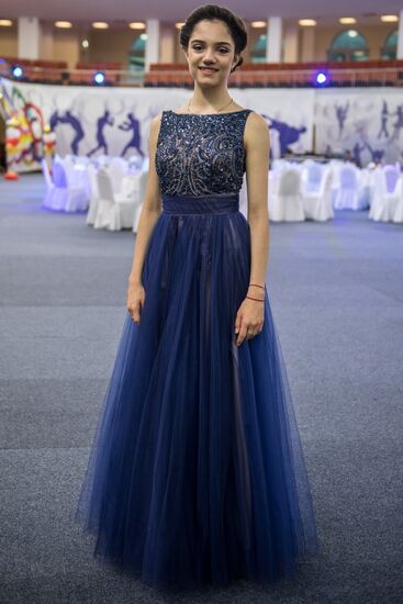 Figure skater Evgenia Medvedeva gets graduation certificate