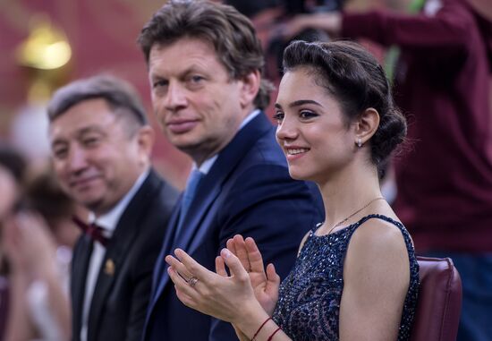 Figure skater Evgenia Medvedeva gets graduation certificate