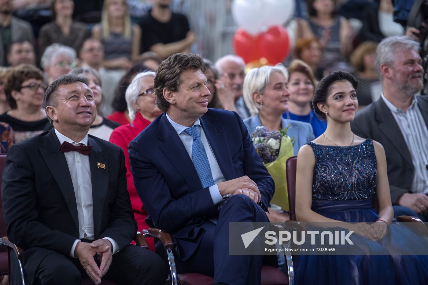 Figure skater Evgenia Medvedeva gets graduation certificate