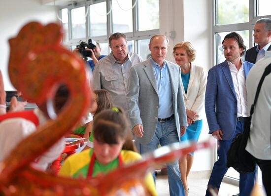 President Putin visits Artek international children's center