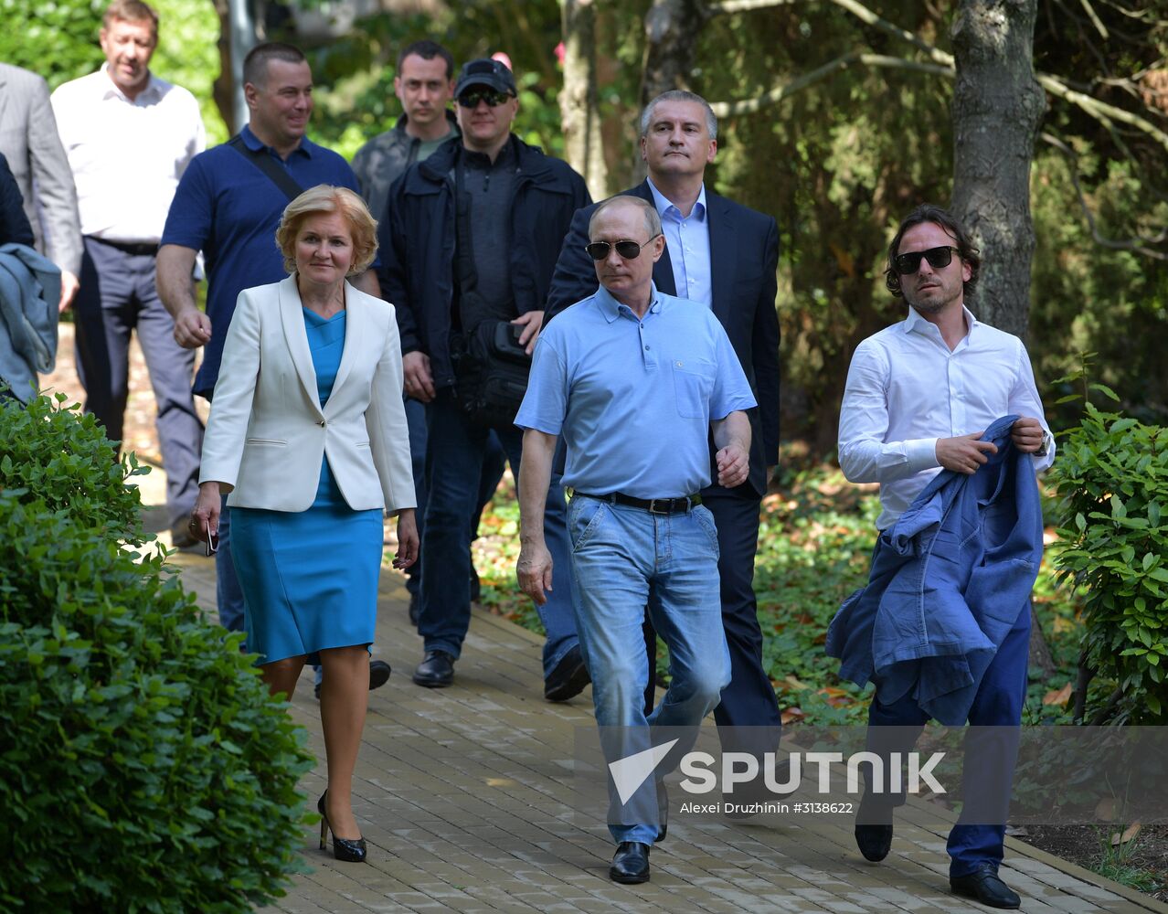 President Putin visits Artek international children's center
