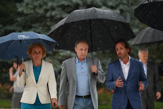 President Putin visits Artek international children's center