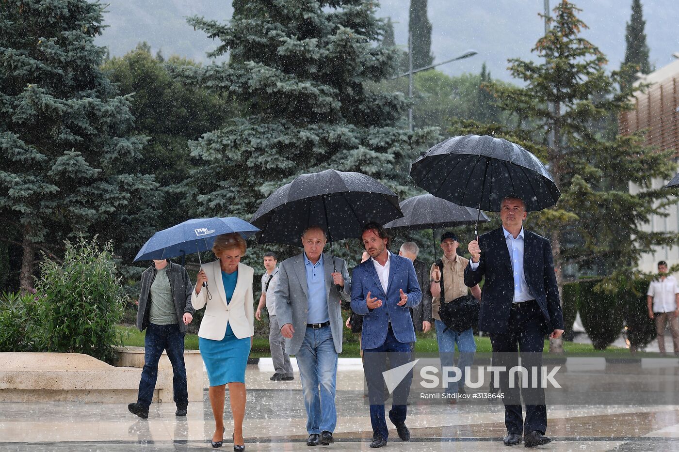 President Putin visits Artek international children's center