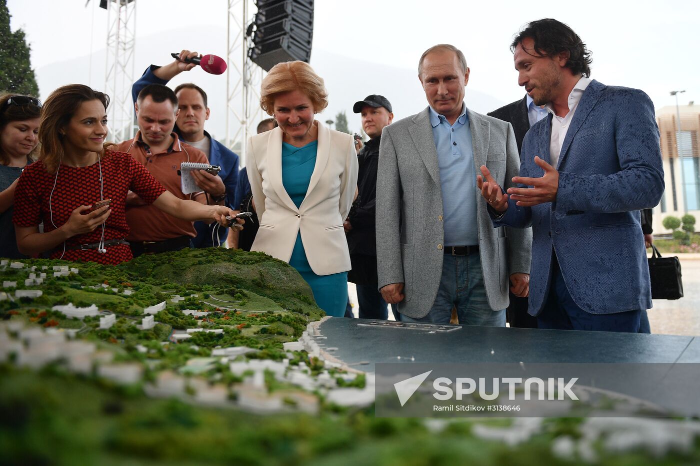 President Putin visits Artek international children's center