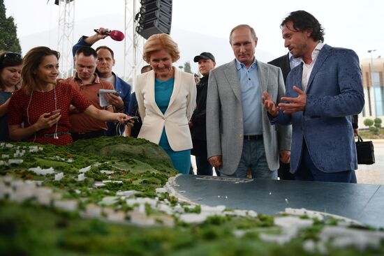 President Putin visits Artek international children's center