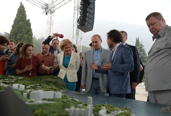 President Putin visits Artek international children's center