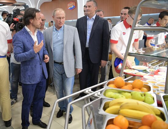 President Putin visits Artek international children's center