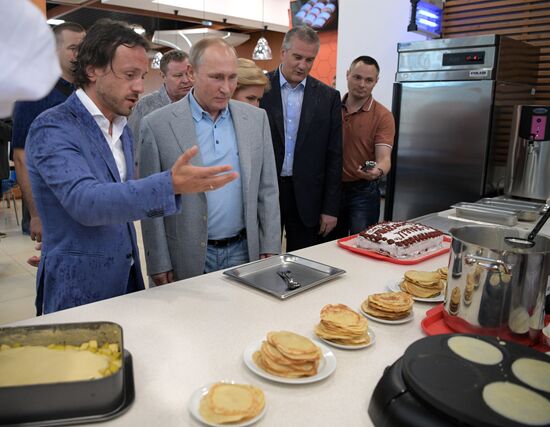 President Putin visits Artek international children's center