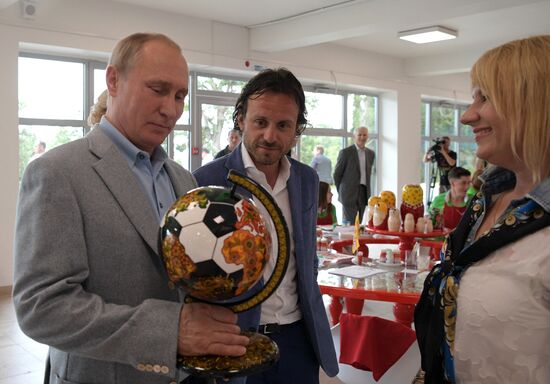 President Putin visits Artek international children's center