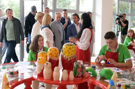 President Putin visits Artek international children's center