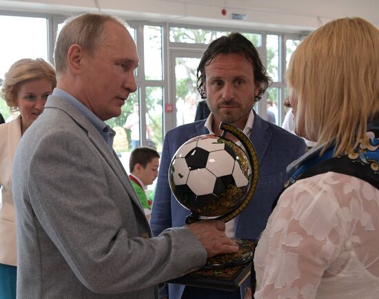 President Putin visits Artek international children's center