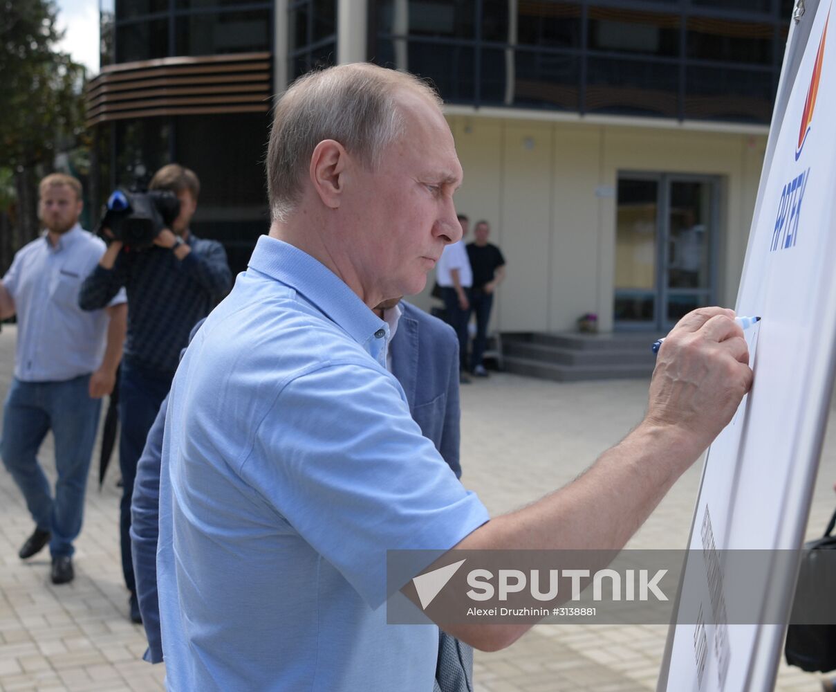 President Putin visits Artek international children's center