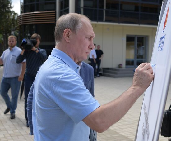 President Putin visits Artek international children's center