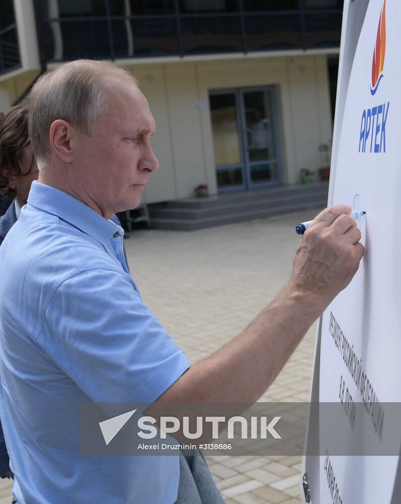 President Putin visits Artek international children's center