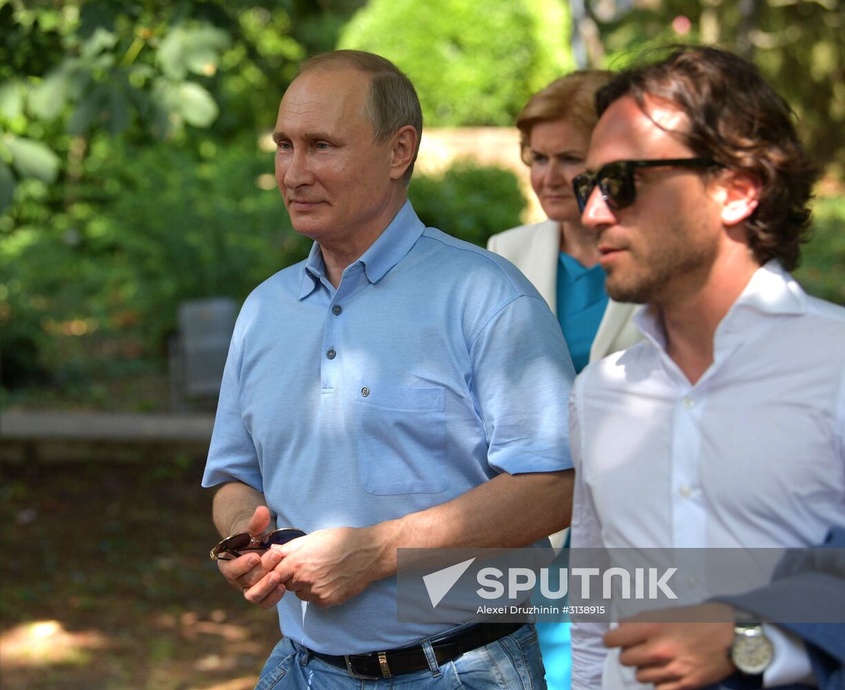 President Putin visits Artek international children's center