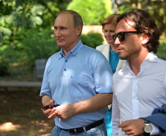President Putin visits Artek international children's center