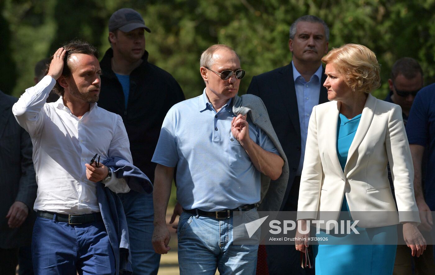 President Putin visits Artek international children's center