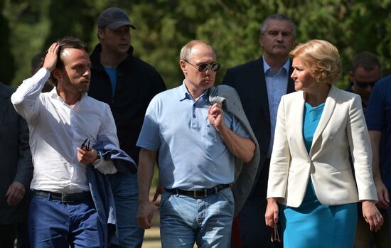 President Putin visits Artek international children's center