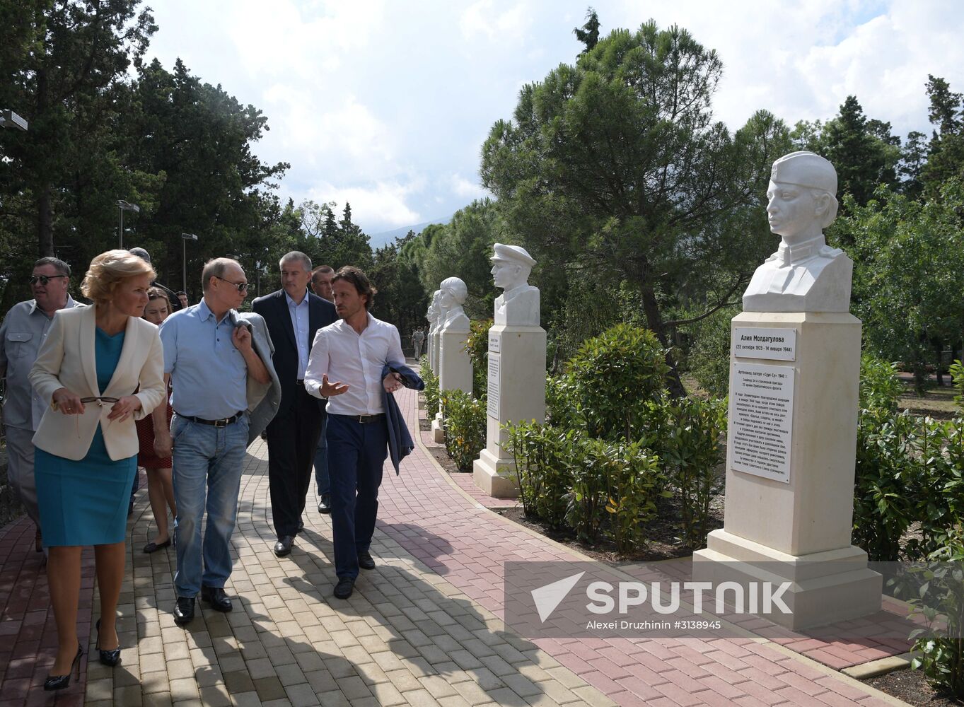 President Putin visits Artek international children's center