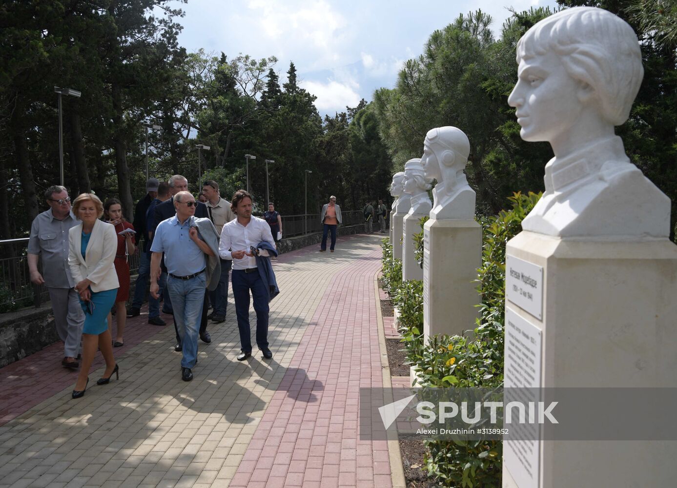 President Putin visits Artek international children's center