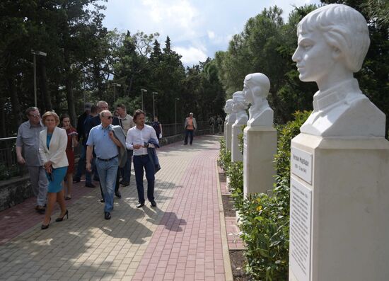 President Putin visits Artek international children's center