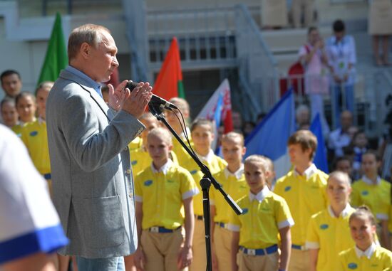 President Putin visits Artek international children's center